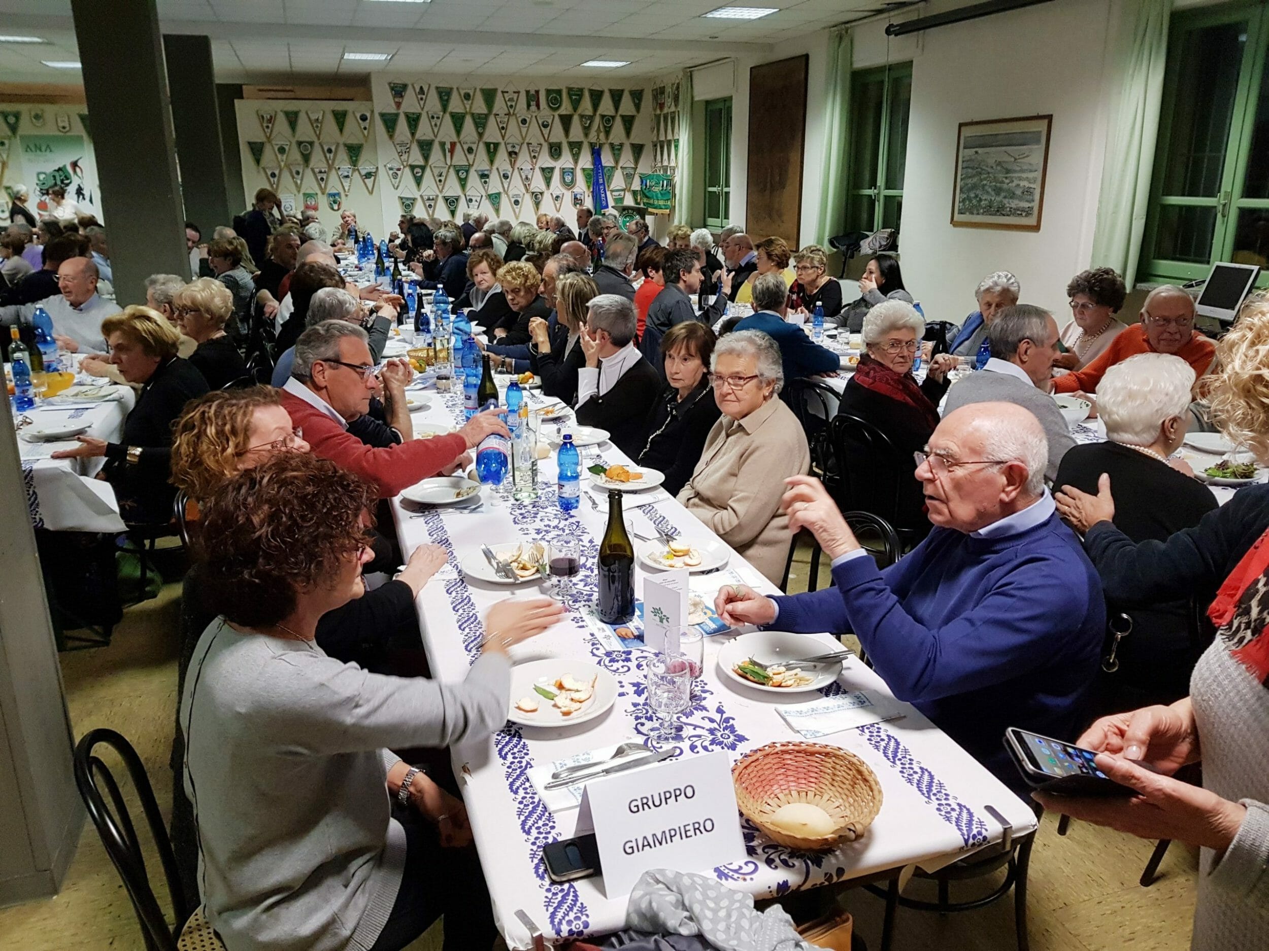 La cena di solidarietà nella sede di Biella dell'Ana