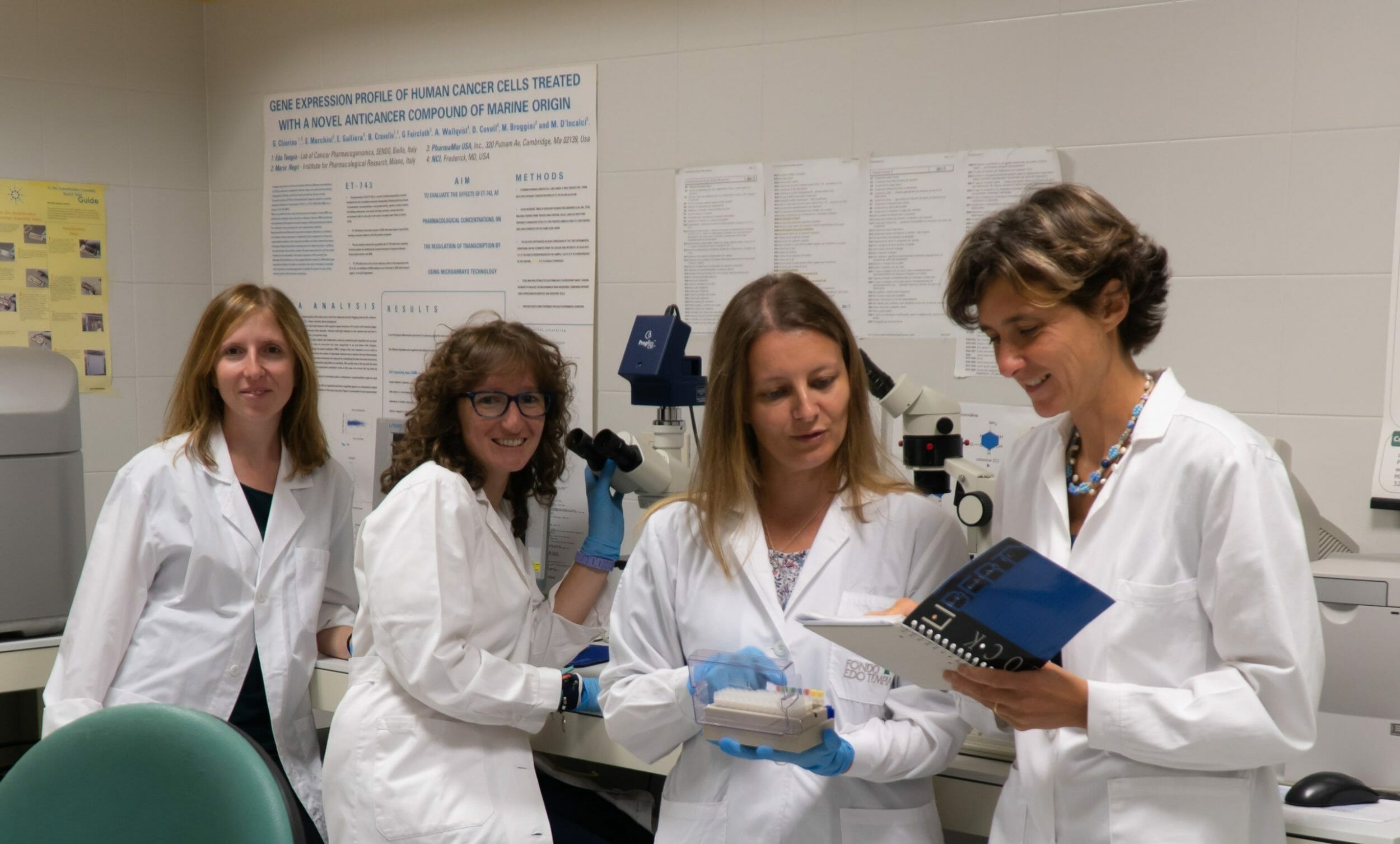 Lo staff del laboratorio di Genomica della Fondazione Tempia: da sinistra Paola Ostano, Ilaria Gregnanin, Maurizia Mello Grand e Giovanna Chiorino